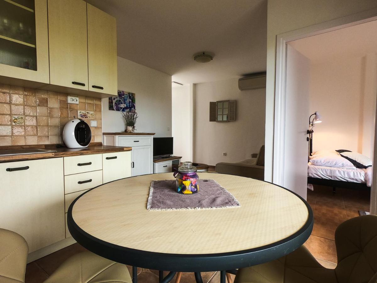 Apartments Summer Touch Петрчане Екстер'єр фото