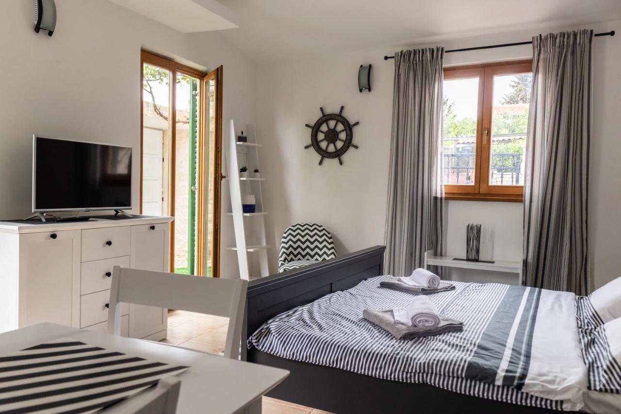 Apartments Summer Touch Петрчане Екстер'єр фото