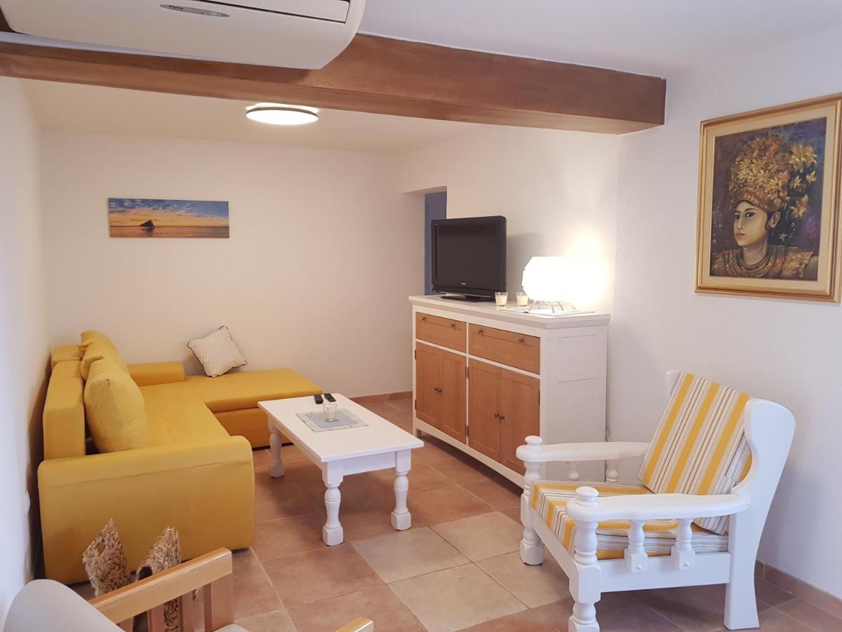 Apartments Summer Touch Петрчане Екстер'єр фото